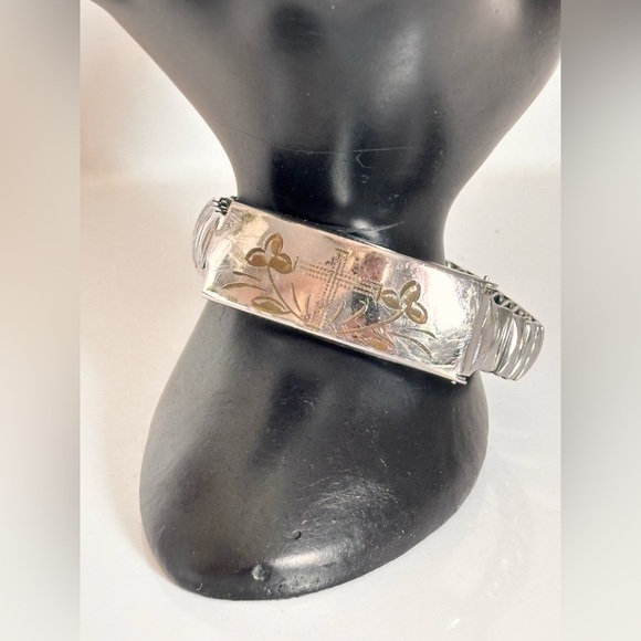 Jewelry - Vintage Expandable Secret Photo ID Silver Tone Bracelet